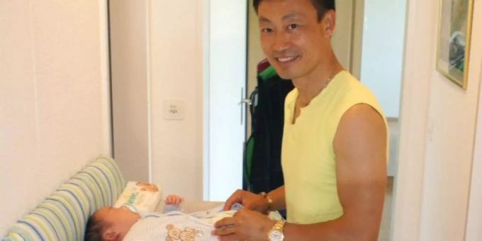 Der Sohn von Donghua Li ist im Alter von sieben Jahren verstorben. Donghua Li