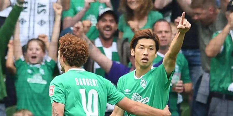 «Yuya ist ein Top-Spieler», lobte Werder-Trainer Kohfeldt den Doppelpacker Osako (r). Foto: Carmen Jaspersen