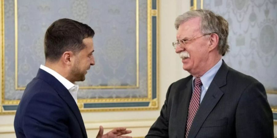 Wolodymyr Selenskyj und John Bolton in Kiew