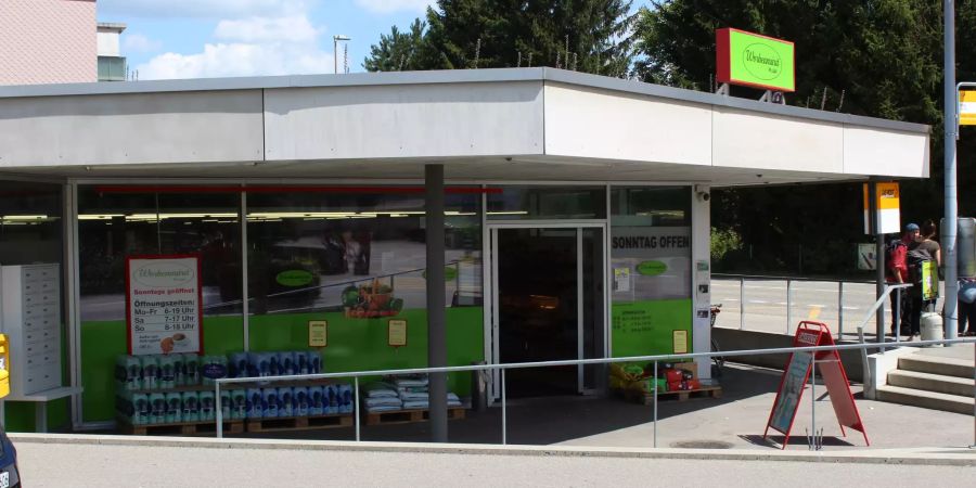Der Worbenmärit mit integrierter Poststelle in Worben.