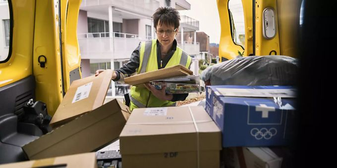Die Post lieferte seit dem Black Friday 24,1 Millionen Pakete aus – ein neuer Rekord. Post