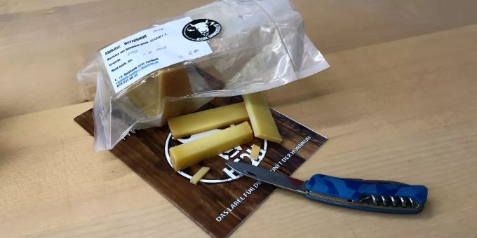 Käse aus Milch von Hornkühen schmecke einfach besser, behauptet der Verein Hornkuh. Käse Hornlabel