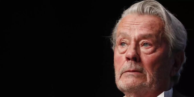 Alain Delon hat in Paris mehr als 80 Gemälde seiner Kunstsammlung versteigert. alain delon