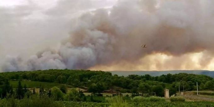 Ein Flächenbrand in Südfrankreich. flächenbrand