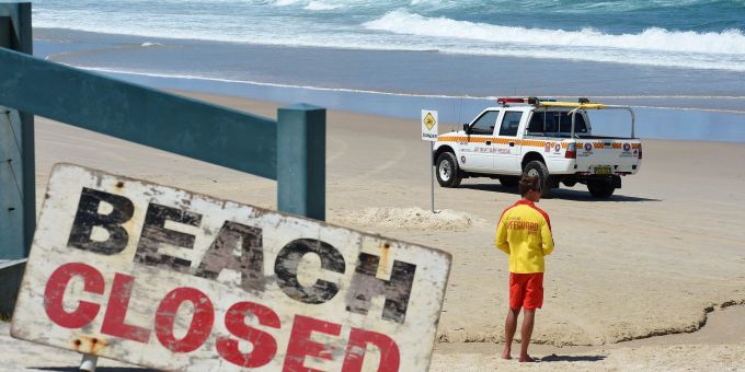 Ein geschlossener Strand in Australien. (Archivbild) palm beach hai