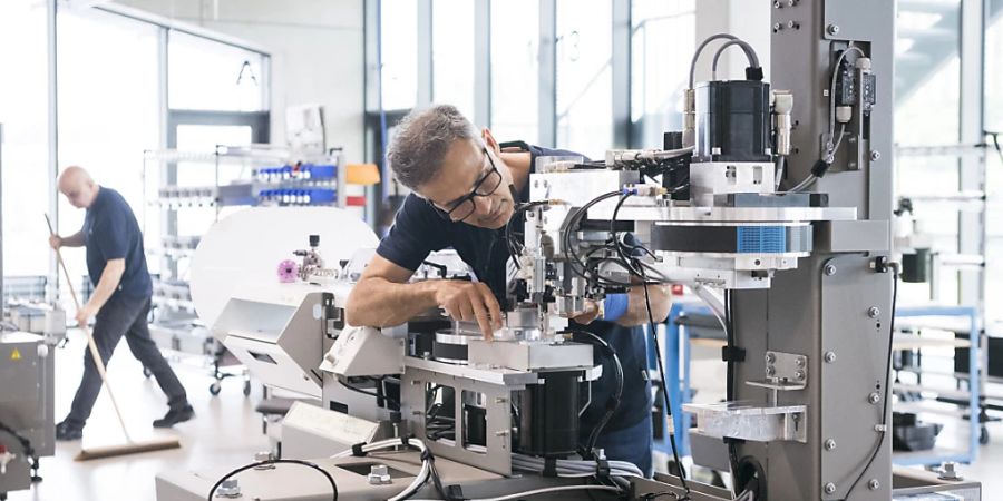 Obwohl sich die Aussichten für die Schweizer Wirtschaft weiter eintrüben, erwartet Economiesuisse in seiner neuesten Prognose dennoch keine Rezession im kommenden Jahr. (Symbolbild)