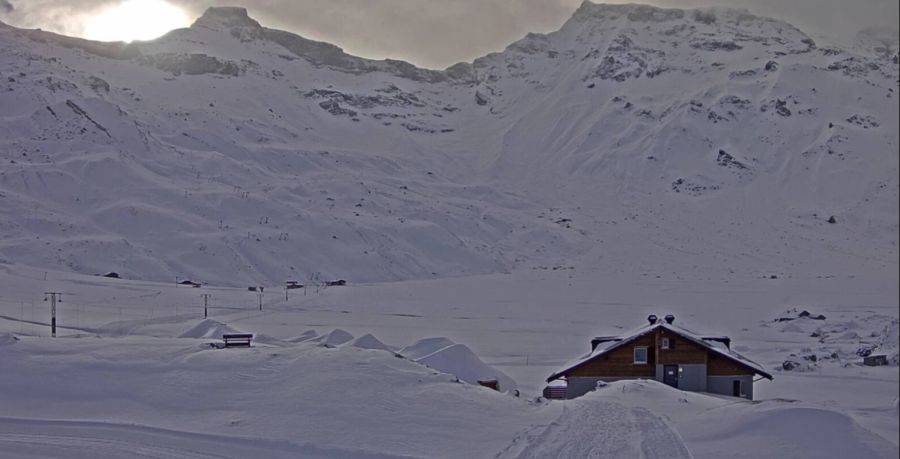 Auf der Engstligenalp im Skigebiet Adelboden-Lenk liegt jetzt auch Schnee.