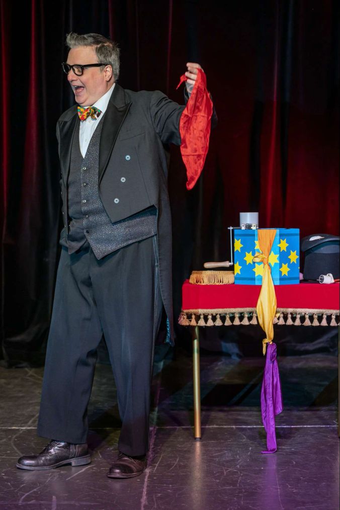 Comedy Star Ra'fu zaubert.