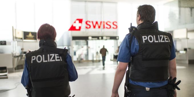 Waffe entrissen - Zwischenfall am Flughafen Zürich mit Polizistin