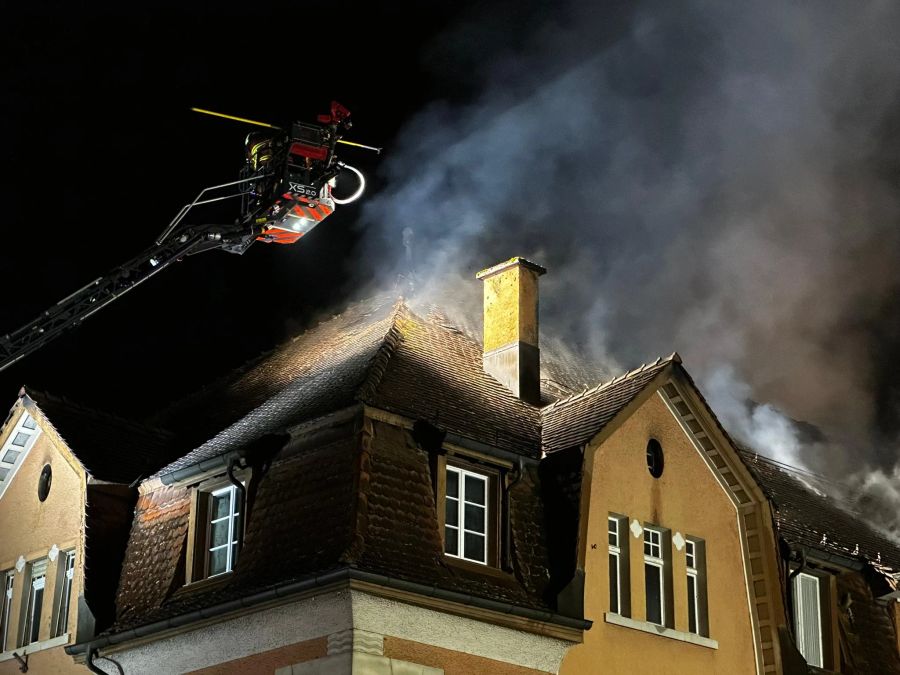 Die Feuerwehr ist in Seon AG zum zweiten Mal im Einsatz – beim gleichen Gebäude innerhalb von 24 Stunden.