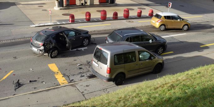 Herisau AR: Hoher Sachschaden bei Auffahrunfall. Herisau AR