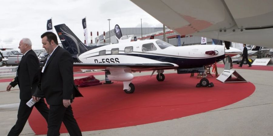 Eine Maschine des Typs Piper PA-46 Malibu an einer Flugzeugausstellung in Genf. (Archivbild)