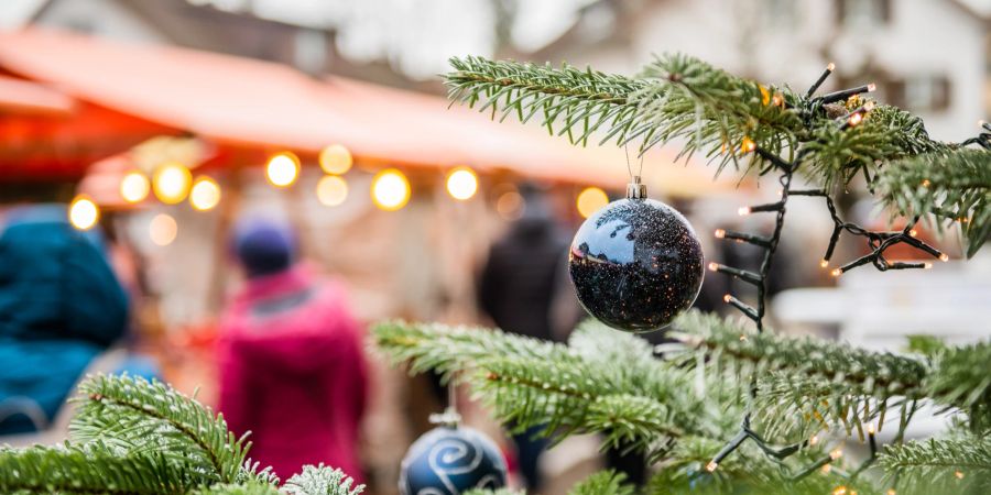 Weihnachtsdekoration am Adventsmarkt. (Symbolbild)