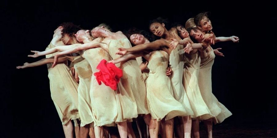 Tänzerinnen von Pina Bauschs Tanzkompanie