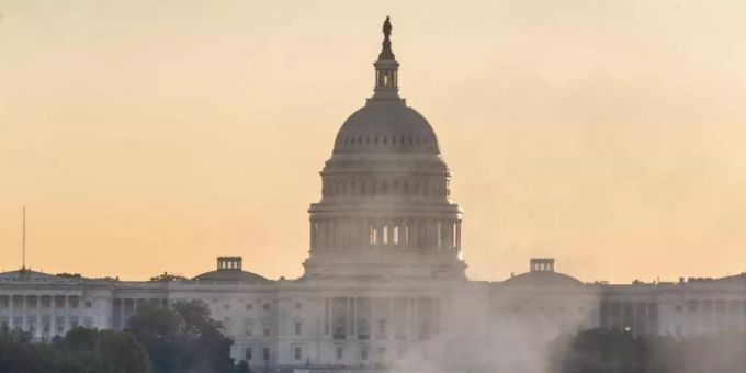 Das Kapitol in Washington ist der Sitz von Senat und Repräsentantenhaus. Hier werden Gesetze gemacht - und nicht einfach im Büro von Donald Trump. Donald Trump