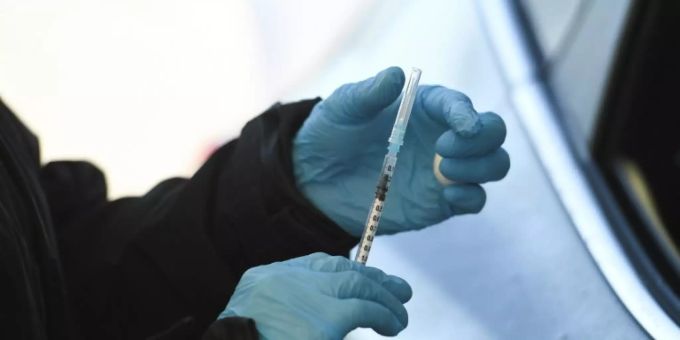 In Kanada müssen sich bald alle Mitarbeiter der Bundesbehörden zwingend gegen das Coronavirus impfen lassen. Coronavirus Impfung