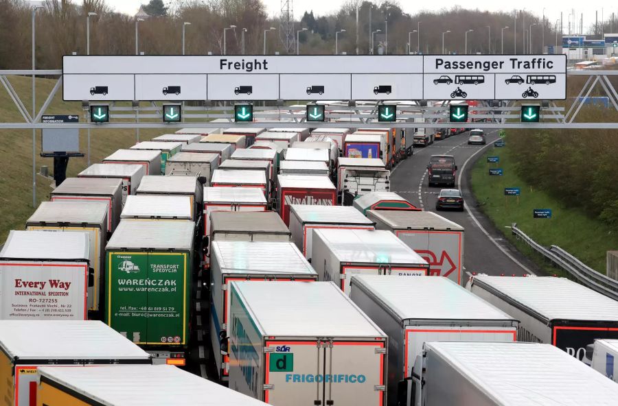 Einreiseverbot nach Frankreich: Eurotunnel und Hafen Dover zu