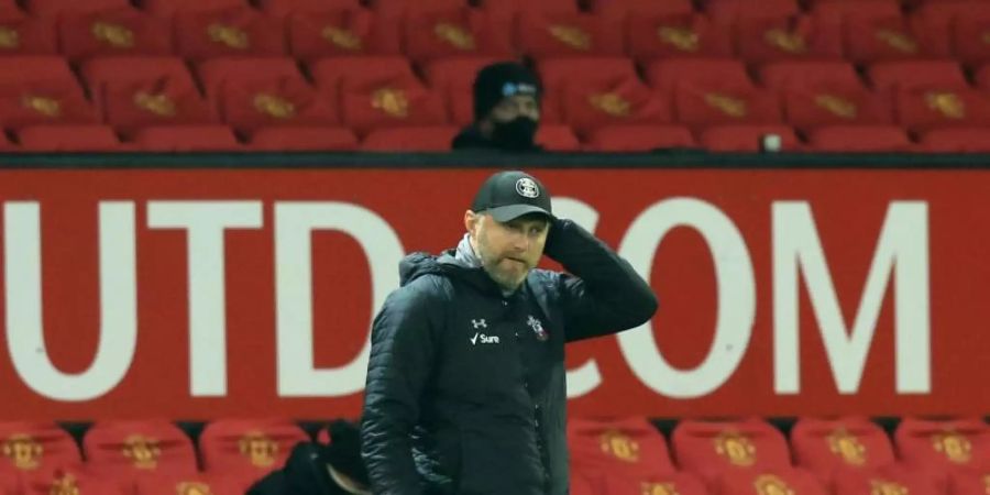 Ralph Hasenhüttl, Trainer des FC Southampton, verfolgt das Spiel. Foto: Lindsey Parnaby/Pool AFP/AP/dpa
