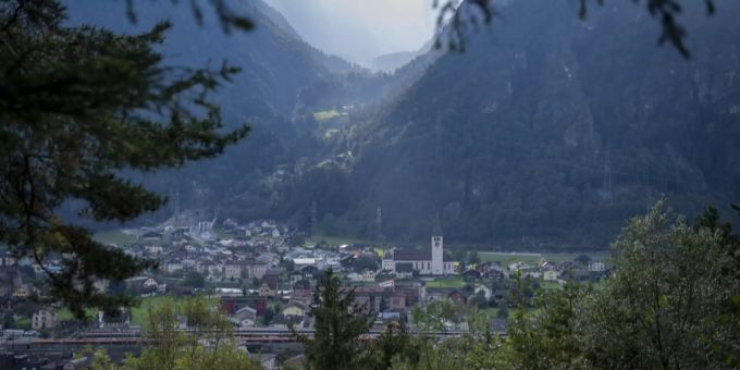 Ein Überblick über das Dorfzentrum der Gemeinde Erstfeld im Kanton Uri. erstfeld uri