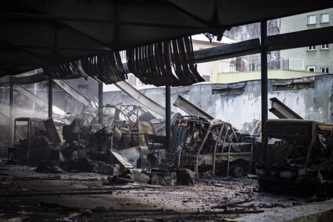 Die abgebrannte Einstellhalle von Postauto, am Donnerstag, 17. Januar 2019, in Chur Postauto einstellhalle chur feuer