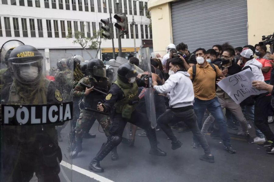 Peru Ausschreitung Vizcarra