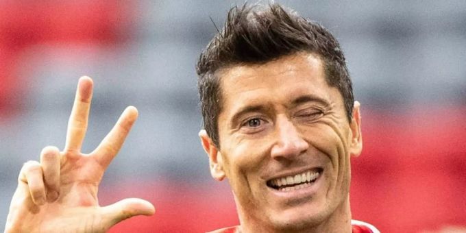 Bayern-Stürmer Robert Lewandowski könnte Weltfussballer werden. Foto: Matthias Balk/dpa Bayern-Stürmer Robert Lewandowski könnte Weltfussballer werden. Foto: Matthias Balk/dpa