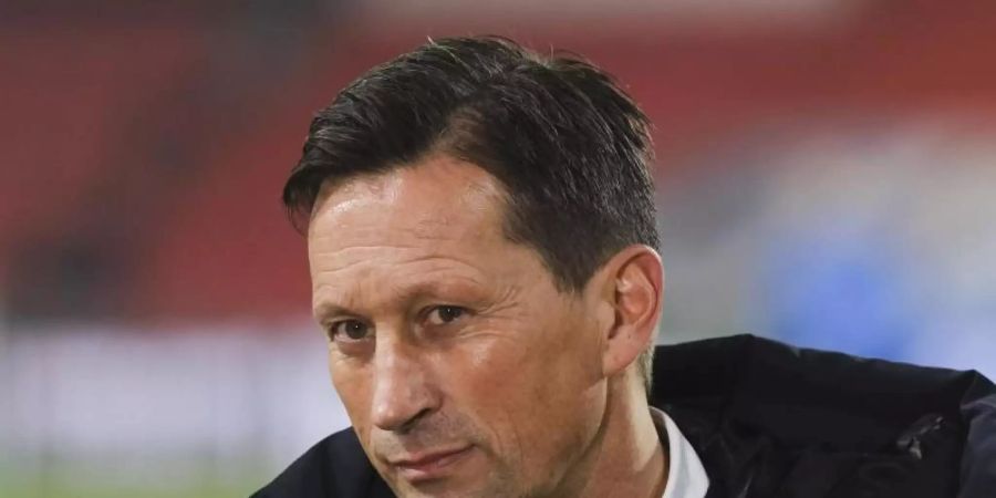 Hat Probleme mit einem Schiedsrichter: Eindhovens Trainer Roger Schmidt. Foto: Patrick Post/AP/dpa