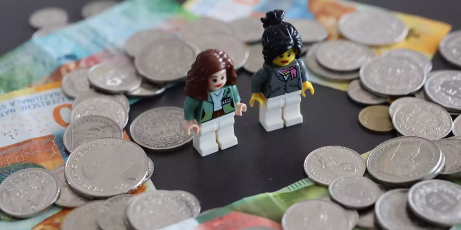 Legomännchen auf Geld.