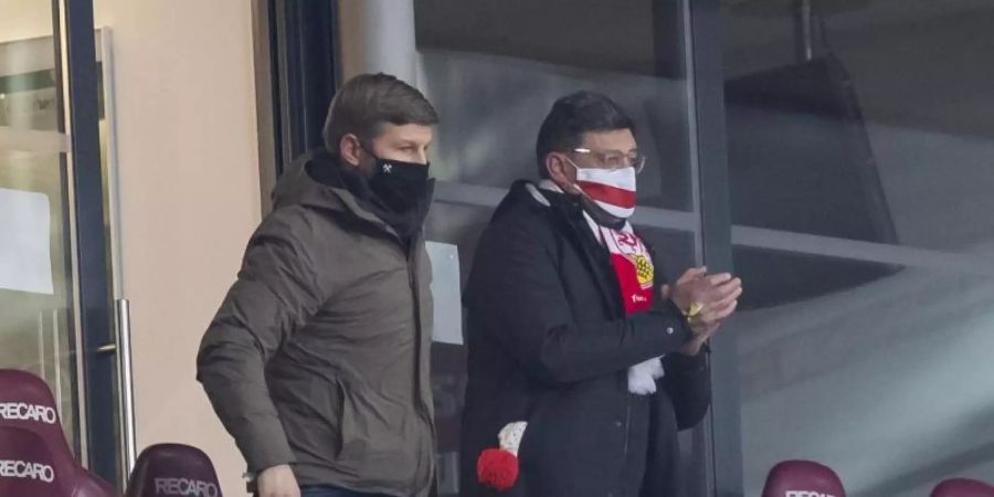 Der VfB-Vorstandsvorsitzende Thomas Hitzlsperger (l) möchte Präsident Claus Vogt aus dem Amt drängen. Foto: Tom Weller/dpa