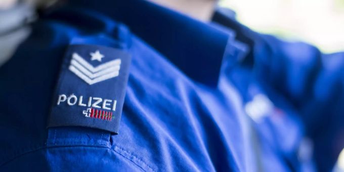 Hallau SH: Alleinunfall mit Personenwagen. Hallau SH: Alleinunfall mit Personenwagen