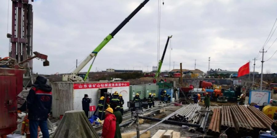 Elf von 22 verschütteten Bergleuten in China gerettet