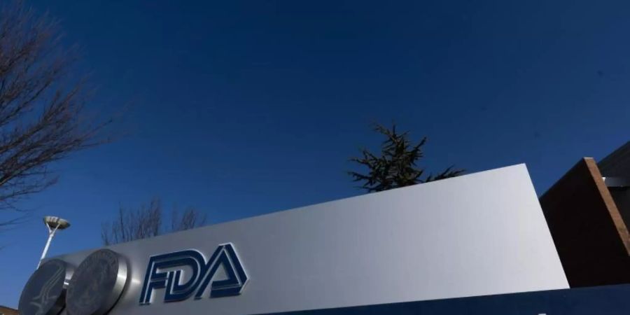 Die «U.S. Food and Drug Administration» (FDA), hat dem Corona-Impfstoff von Biontech und Pfizer eine Notfallzulassung erteilt. Foto: Manuel Balce Ceneta/AP/dpa/Archivbild