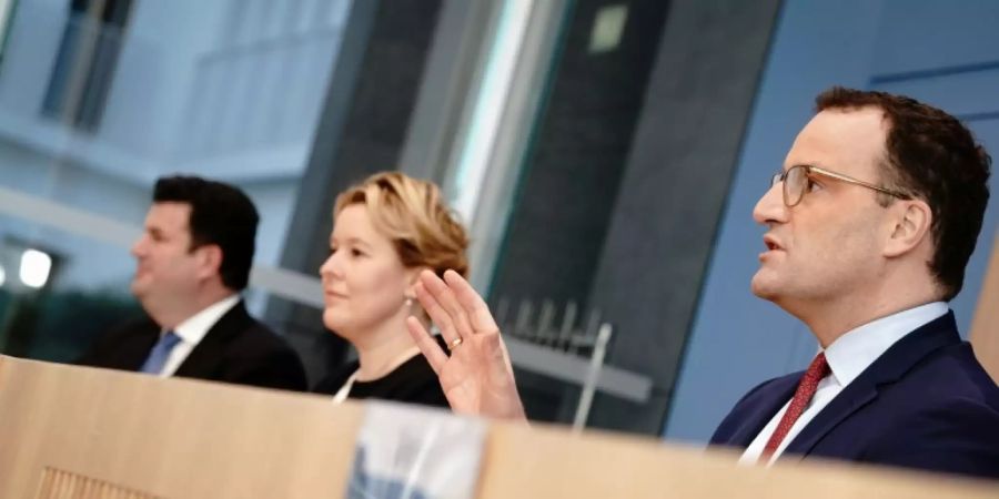 Spahn, Heil und Giffey stellen Pflege-Bilanz vor