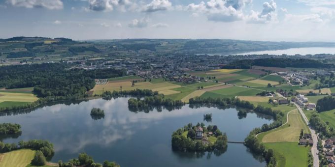 Flugaufnahme vom Mauensee.