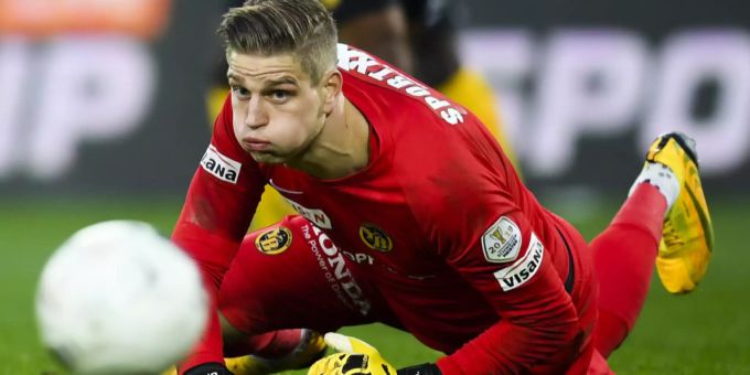 David von Ballmoos, sonst sicherer Rückhalt bei YB, zieht gegen den FCZ einen schwachen Start ein. YB