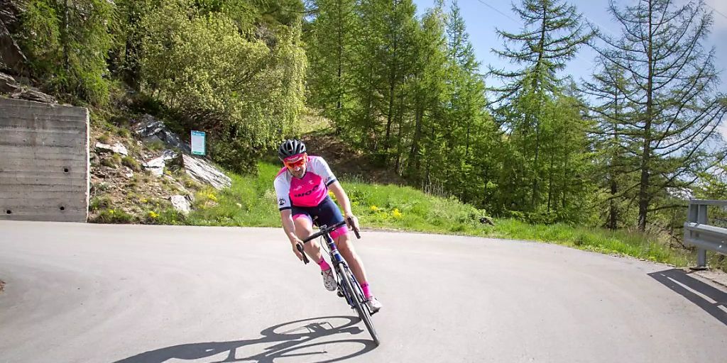 Rekord für Ultraradfahrer: In knapp 16 Stunden von Ost nach West