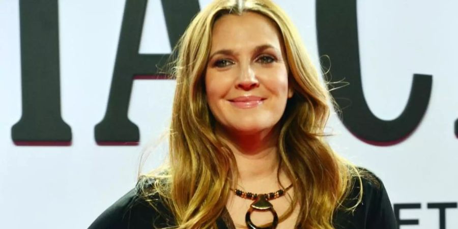 Die Schauspielerin Drew Barrymore sammelt Geld, damit Kinder mit Schulessen versorgt werden können. Foto: picture alliance / Maurizio Gambarini/dpa