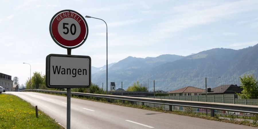 Einfahrtsstrasse Richtung Wangen (SZ).