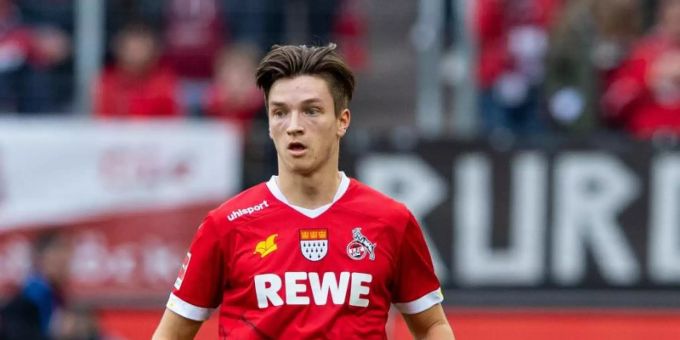 Hat seinen Vertrag beim 1. FC Köln verlängert: Noah Katterbach am Ball. Foto: Guido Kirchner/dpa Hat seinen Vertrag beim 1. FC Köln verlängert: Noah Katterbach am Ball. Foto: Guido Kirchner/dpa