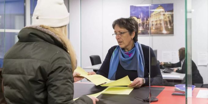 Firmen müssen warten - Kurzarbeitszahlungen verzögern sich um Wochen!