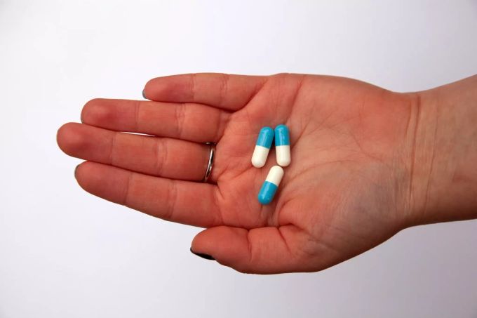 Die empfohlene Tagesdosis sollte bei Medikamenten nicht überschritten werden. Medikamente