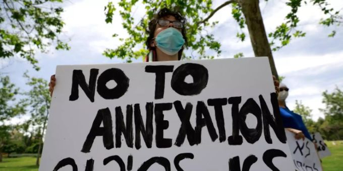 Israelische Aktivisten protestieren gegen die Annexionspläne Israelische Aktivisten protestieren gegen die Annexionspläne