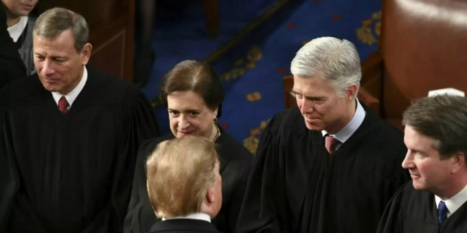 Präsident Trump mit Obersten US-Richtern Präsident Trump mit Obersten US-Richtern