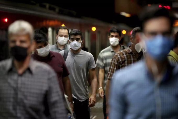 In den Bahnhöfen in Teheran gilt die Maskenpflicht. Maskenpflicht