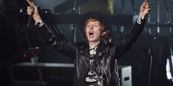 ARCHIV - Der US-Musiker und Sänger Beck steht auf der Bühne. Beck feiert am 08.07.2020 seinen 50. Geburtstag. Foto: Chris Pizzello/Invision/AP/dpa ARCHIV - Der US-Musiker und Sänger Beck steht auf der Bühne. Beck feiert am 08.07.2020 seinen 50. Geburtstag. Foto: Chris Pizzello/Invision/AP/dpa