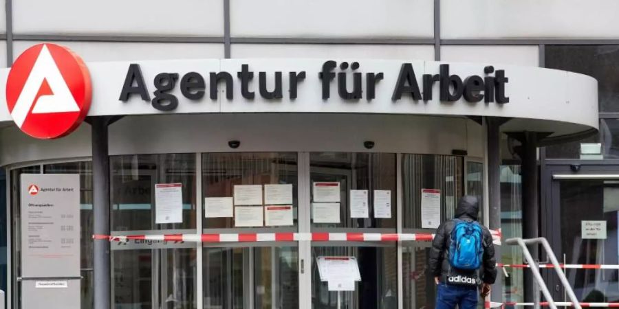 Die Zahl der Arbeitslosen ist im Mai auf 2,813 Millionen Menschen gestiegen. Foto: Georg Wendt/dpa