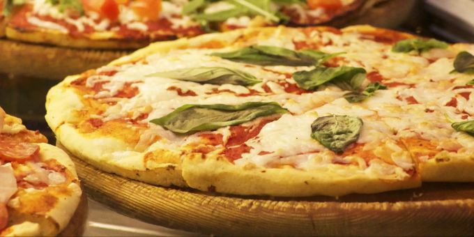 Little Caesars feuert zwei Angestellte wegen Hakenkreuz-Pizza
