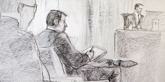 Der angeklagte Reeder, Mitte, im Amthaus in Bern, am Montag, 22. Juni 2020. reeder hochseeflotte prozess