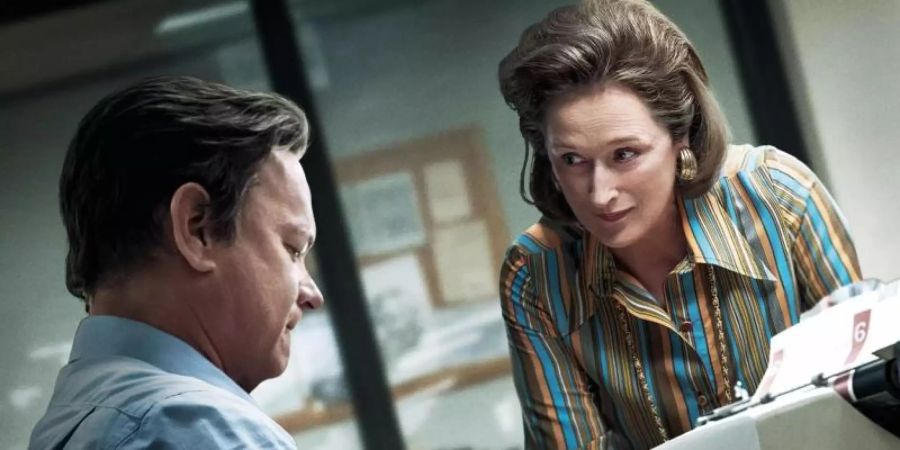 Verlegerin Katharine «Kay» Graham (Meryl Streep) mit ihrem erfahrenen Chefredakteur Ben Bradlee (Tom Hanks). Foto: --/ARD Degeto/ NBC Universal/dpa
