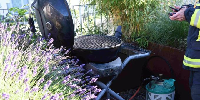 Gasflasche wurde in Brand geraten.